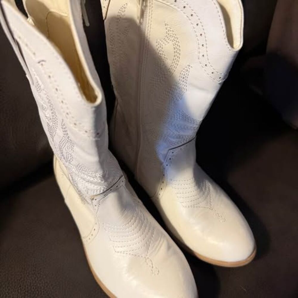 Dream Pairs White Cowboy Boots Size 3